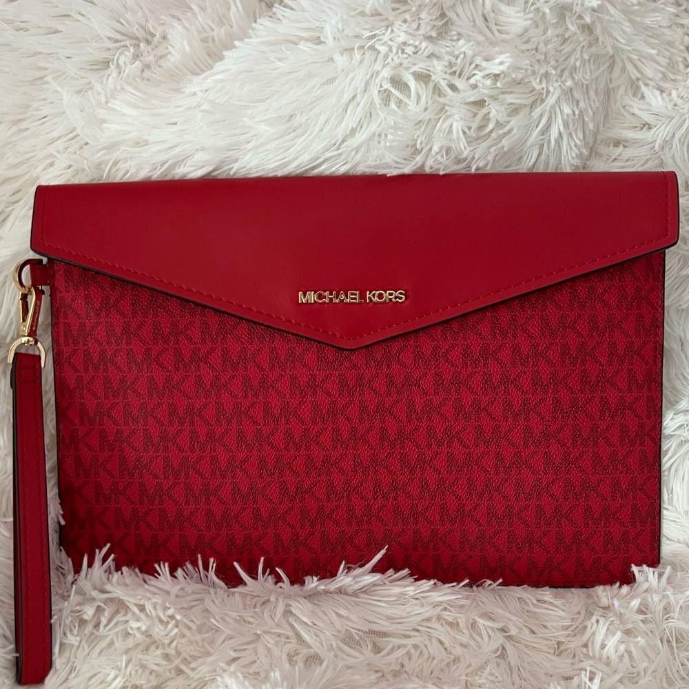 Like New! LARGE Michael Kors Maisie Leather Clutch Wristlet
Vibrant Red ♥️